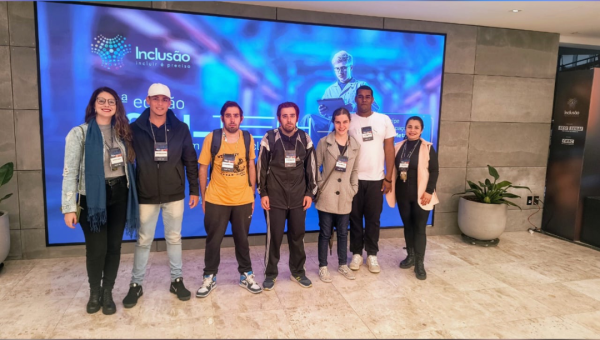 Alunos da APAE no Inclu_Tech da FIESC
